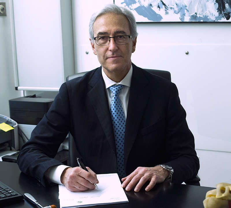 Prof. Angelo De Carli chirurgo ortopedico Roma Clinica Sanatrix