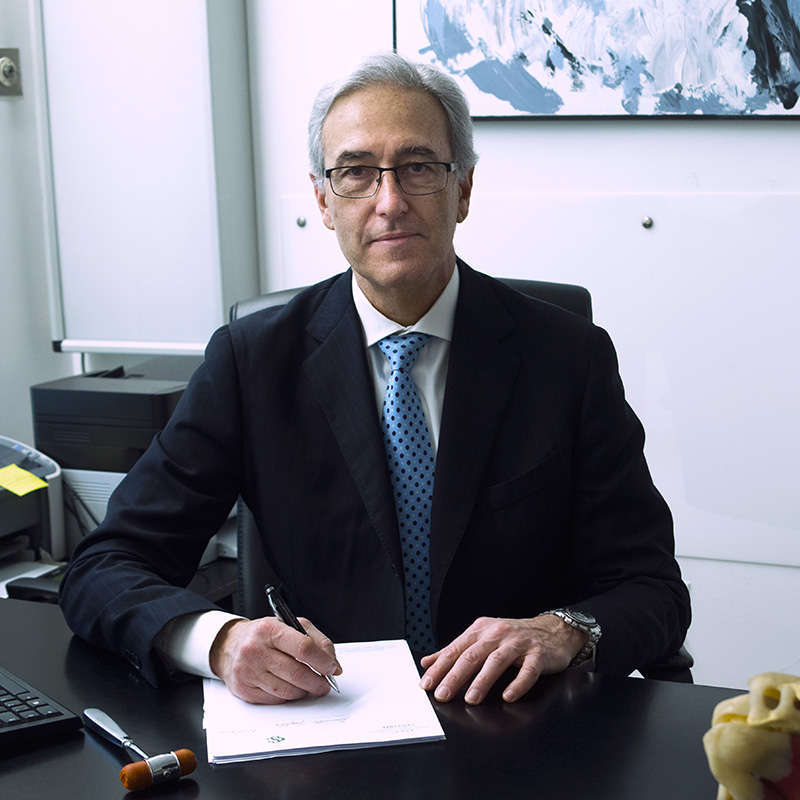 Prof. Angelo De Carli chirurgo ortopedico Roma Clinica Sanatrix